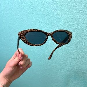 Cat-eye sunglasses 🕶